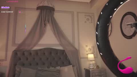 Snapshot of maggietime chatting on November 27, 8:00 pm online show from November 27, 8:00 pm