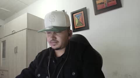 magic_milk23 online show from September 22, 2:35 am