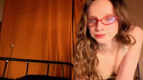 Mikky or Moon online show from April 19, 8:22 pm