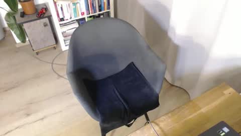 Snapshot of magic_muscles chatting on December 21, 1:24 am magic_muscles online show from December 21, 1:24 am