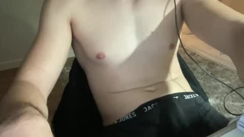 Snapshot of magicluke_ chatting on November 17, 7:58 am Luka online show from November 17, 7:58 am