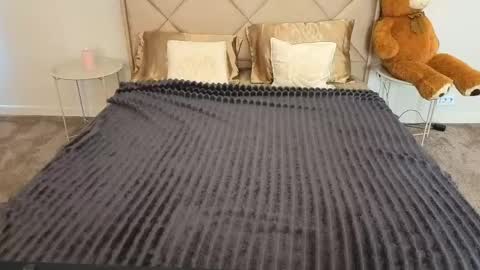 Emily online show from April 18, 5:22 am