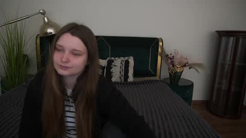 Snapshot of magicpeachhs chatting on June 1, 6:15 am Emily online show from June 1, 6:15 am
