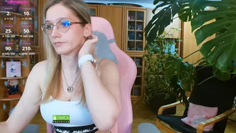 Snapshot of magicstylex chatting on January 15, 4:25 am Nicole online show from January 15, 4:25 am