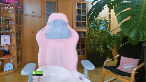 Snapshot of magicstylex chatting on January 27, 9:00 pm Nicole online show from January 27, 9:00 pm