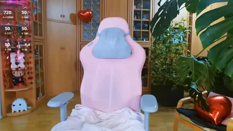 Snapshot of magicstylex chatting on February 14, 1:45 am Nicole online show from February 14, 1:45 am