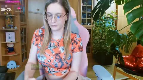 Snapshot of magicstylex chatting on February 19, 1:18 am Nicole online show from February 19, 1:18 am