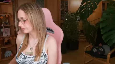 Snapshot of magicstylex chatting on October 9, 10:30 pm Nicole online show from October 9, 10:30 pm