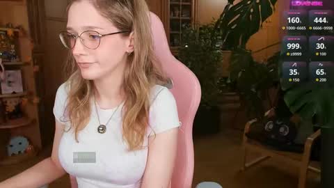 Snapshot of magicstylex chatting on October 21, 9:04 pm Nicole online show from October 21, 9:04 pm