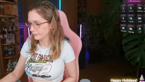 Snapshot of magicstylex chatting on December 4, 6:27 pm Nicole online show from December 4, 6:27 pm