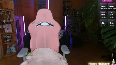 Snapshot of magicstylex chatting on December 5, 6:15 pm Nicole online show from December 5, 6:15 pm