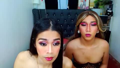 BELLA AND HANA online show from November 16, 2:33 pm