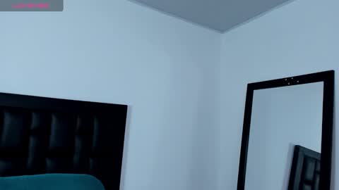 Snapshot of maia_davies chatting on December 4, 4:16 pm Maia online show from December 4, 4:16 pm