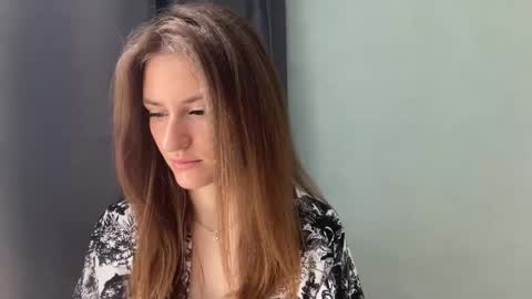 M I A online show from April 17, 8:28 am