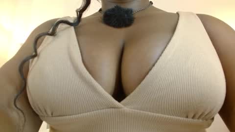 Snapshot of maiacharris_ chatting on November 12, 9:36 pm Maia Charris online show from November 12, 9:36 pm