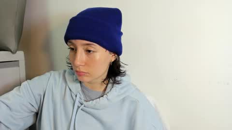 maibys online show from December 1, 4:06 am