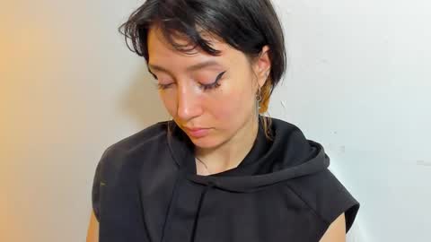 maibys online show from April 15, 3:57 am