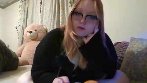 maicii006 online show from December 3, 1:57 am