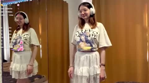 Snapshot of maidacompston chatting on October 1, 9:37 am Elina online show from October 1, 9:37 am