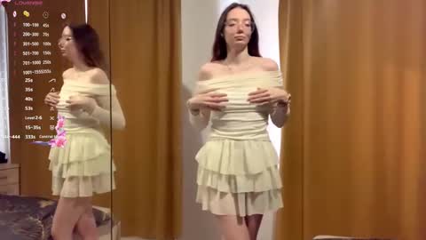 Snapshot of maidacompston chatting on October 5, 7:17 am Elina online show from October 5, 7:17 am