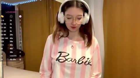 Snapshot of maidacompston chatting on October 14, 9:10 am Elina online show from October 14, 9:10 am