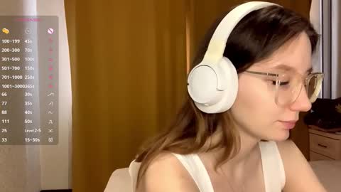 Snapshot of maidacompston chatting on October 15, 9:31 am Elina online show from October 15, 9:31 am