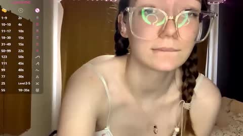 Snapshot of maidacompston chatting on October 29, 8:16 am Elina online show from October 29, 8:16 am