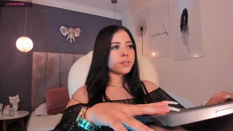 Snapshot of maiiitee_ chatting on December 7, 4:25 pm Mait online show from December 7, 4:25 pm