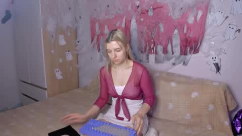 Your kitty online show from December 10, 3:09 am