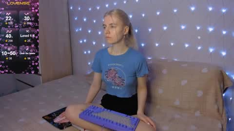 Your kitty online show from April 4, 3:42 pm