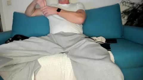 Snapshot of mailmemunich chatting on December 14, 7:40 pm mailmemunich online show from December 14, 7:40 pm