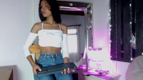 Snapshot of mailyn_gold chatting on April 23, 12:04 pm mailyn_gold online show from April 23, 12:04 pm
