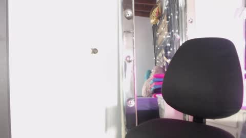 Snapshot of mailyn_gold chatting on May 12, 12:02 pm mailyn_gold online show from May 12, 12:02 pm