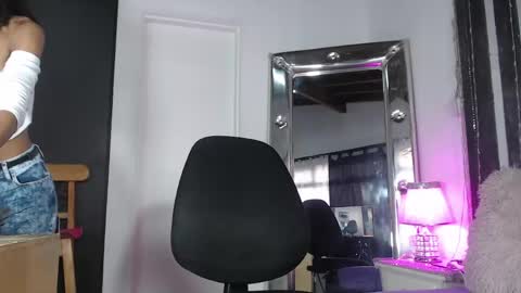 Snapshot of mailyn_gold chatting on May 23, 11:58 am mailyn_gold online show from May 23, 11:58 am