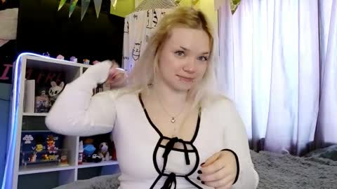 Snapshot of mairaspratlen chatting on February 20, 2:17 pm Karen online show from February 20, 2:17 pm