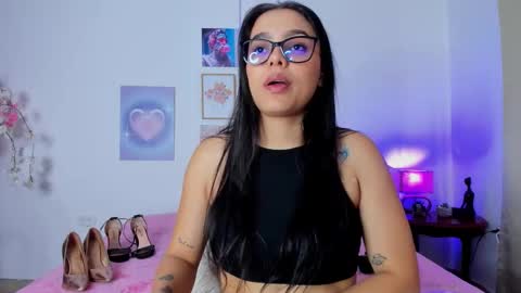 Snapshot of maithe_022 chatting on October 25, 2:02 pm mai online show from October 25, 2:02 pm