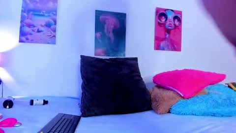 Snapshot of maithe_022 chatting on December 3, 6:50 pm mai online show from December 3, 6:50 pm