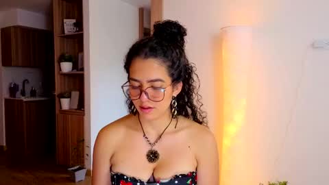   Lauu online show from April 10, 8:24 pm