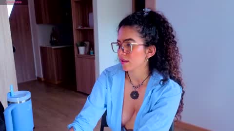 Snapshot of maithe_perroni chatting on April 27, 9:57 pm Lauu online show from April 27, 9:57 pm