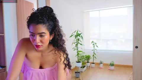Snapshot of maithe_perroni chatting on June 2, 6:32 pm Lauu online show from June 2, 6:32 pm