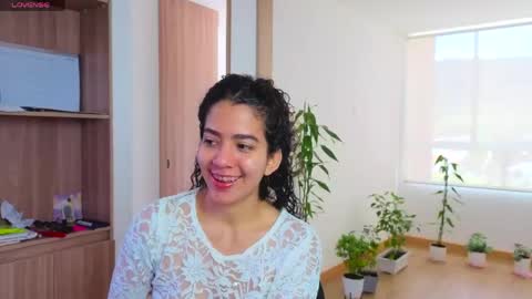 Snapshot of maithe_perroni chatting on June 4, 6:47 pm Lauu online show from June 4, 6:47 pm