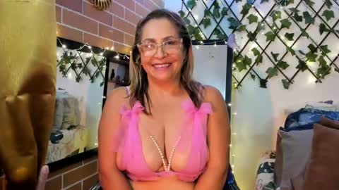 Snapshot of maja_hills chatting on March 4, 11:54 pm maja_hills online show from March 4, 11:54 pm