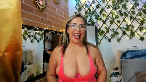 Snapshot of maja_hills chatting on March 5, 2:01 pm maja_hills online show from March 5, 2:01 pm