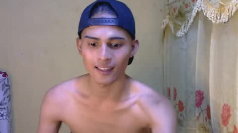 Snapshot of majestic_anne chatting on May 2, 12:21 pm Annalyn online show from May 2, 12:21 pm