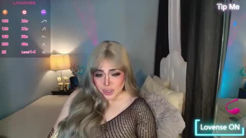 Snapshot of majestydannaxx chatting on November 10, 4:11 am majestydannaxx online show from November 10, 4:11 am