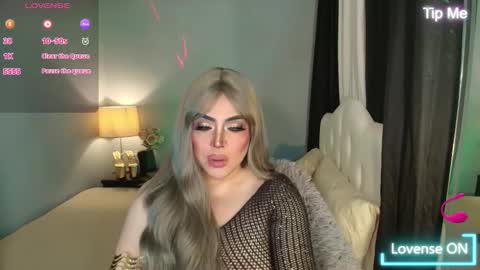 Snapshot of majestydannaxx chatting on November 11, 3:06 am majestydannaxx online show from November 11, 3:06 am