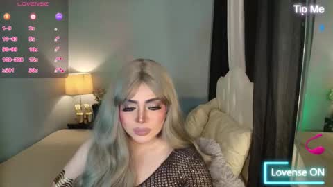 Snapshot of majestydannaxx chatting on November 13, 5:17 am majestydannaxx online show from November 13, 5:17 am