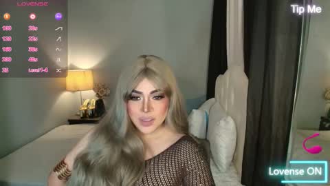 Snapshot of majestydannaxx chatting on November 21, 6:23 am majestydannaxx online show from November 21, 6:23 am