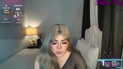 Snapshot of majestydannaxx chatting on December 2, 3:56 am majestydannaxx online show from December 2, 3:56 am