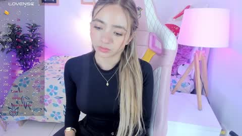 Snapshot of majo_gomez chatting on December 23, 10:44 pm Majo online show from December 23, 10:44 pm